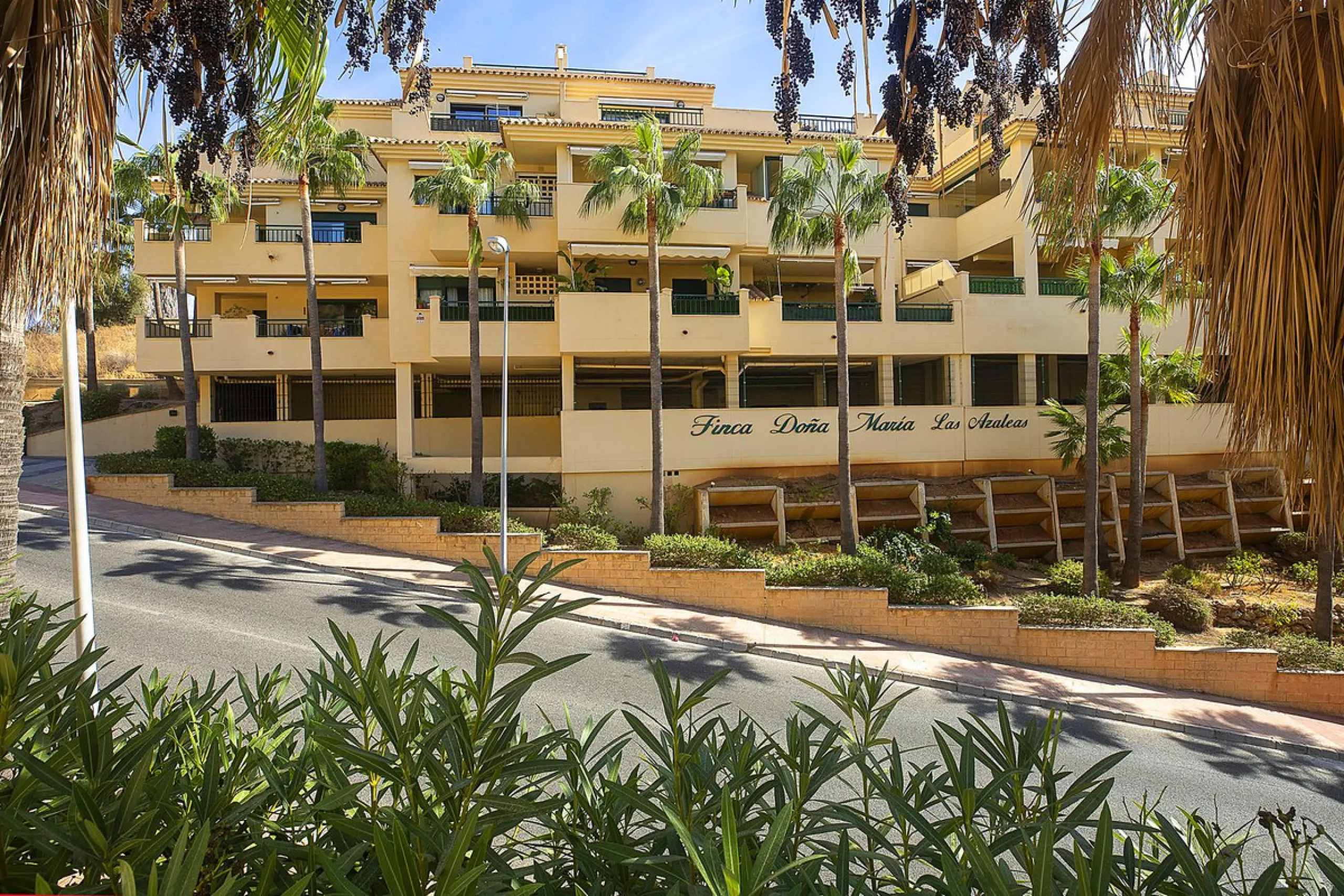 LUXURY DUPLEX PENTHOUSE WITH STUNNING SEA VIEWS – PRICED FOR IMMEDIATE SALE!