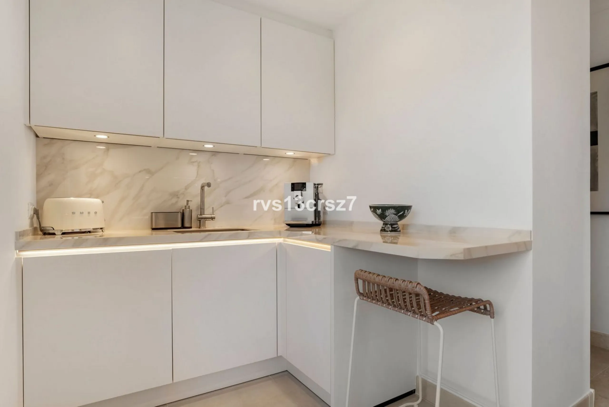 Spacious, recently renovated 3-bedroom apartment in one of the most beautiful and safest urbanizations in Elviria, "St. Maria Village." A 24-hour security community just 5 minutes from the beach, it features several swimming pools and a large, beautifully