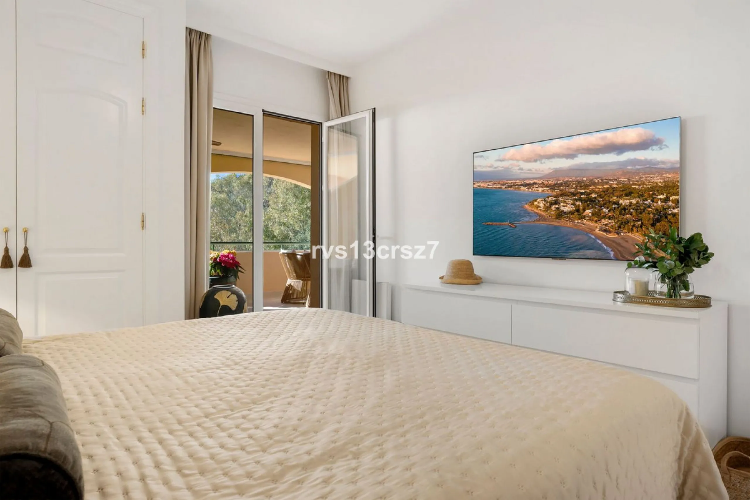 Spacious, recently renovated 3-bedroom apartment in one of the most beautiful and safest urbanizations in Elviria, "St. Maria Village." A 24-hour security community just 5 minutes from the beach, it features several swimming pools and a large, beautifully