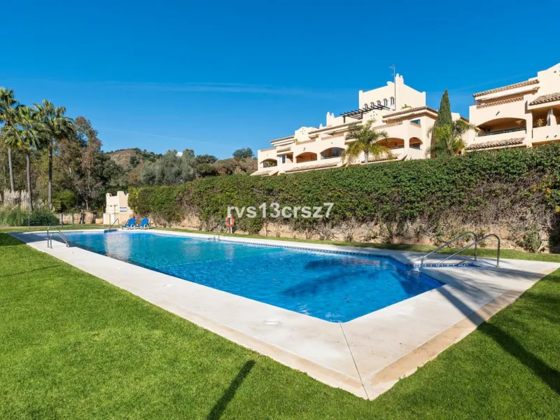 Spacious, recently renovated 3-bedroom apartment in one of the most beautiful and safest urbanizations in Elviria, "St. Maria Village." A 24-hour security community just 5 minutes from the beach, it features several swimming pools and a large, beautifully