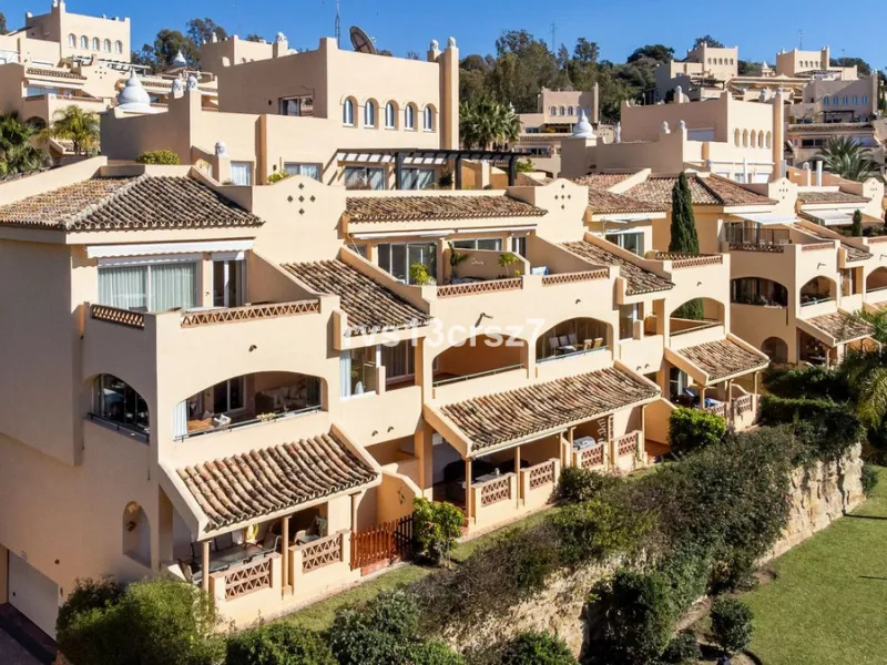 Spacious, recently renovated 3-bedroom apartment in one of the most beautiful and safest urbanizations in Elviria, "St. Maria Village." A 24-hour security community just 5 minutes from the beach, it features several swimming pools and a large, beautifully