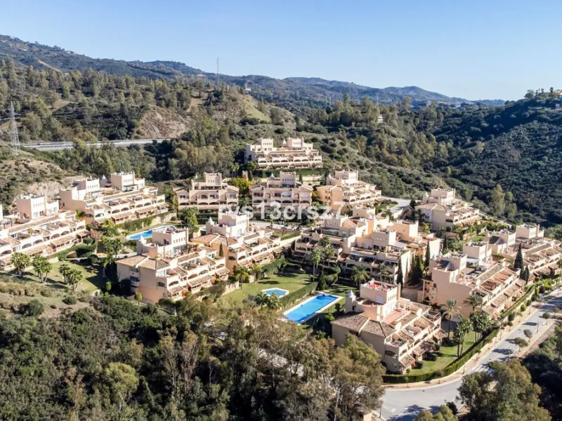 Spacious, recently renovated 3-bedroom apartment in one of the most beautiful and safest urbanizations in Elviria, "St. Maria Village." A 24-hour security community just 5 minutes from the beach, it features several swimming pools and a large, beautifully