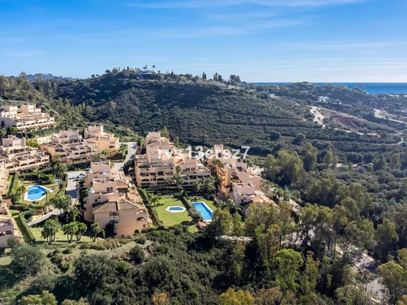 Spacious, recently renovated 3-bedroom apartment in one of the most beautiful and safest urbanizations in Elviria, "St. Maria Village." A 24-hour security community just 5 minutes from the beach, it features several swimming pools and a large, beautifully