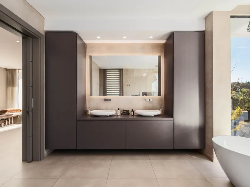 Designed by a distinguished architect, this villa is spread over two levels with an impressive built area. It features five luxurious bedrooms, each with its ensuite bathroom, an additional guest toilet, and a guest apartment that matches the main villa's