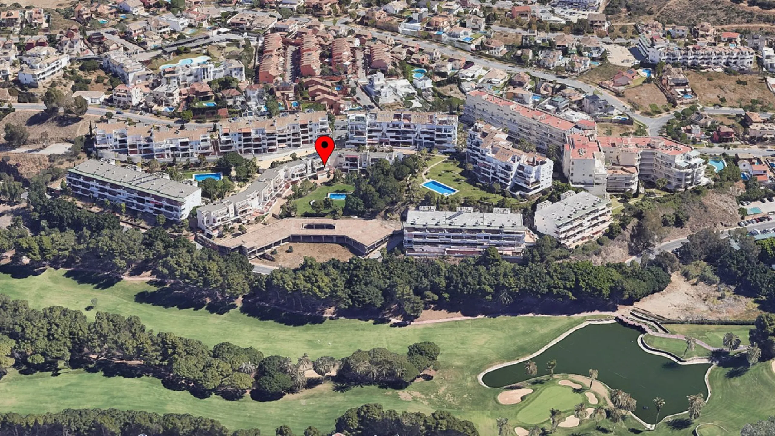 Роскошная 3-комнатная квартира на первом этаже в жилом комплексе Golf Resort Torrequebrada, Бенальмадена