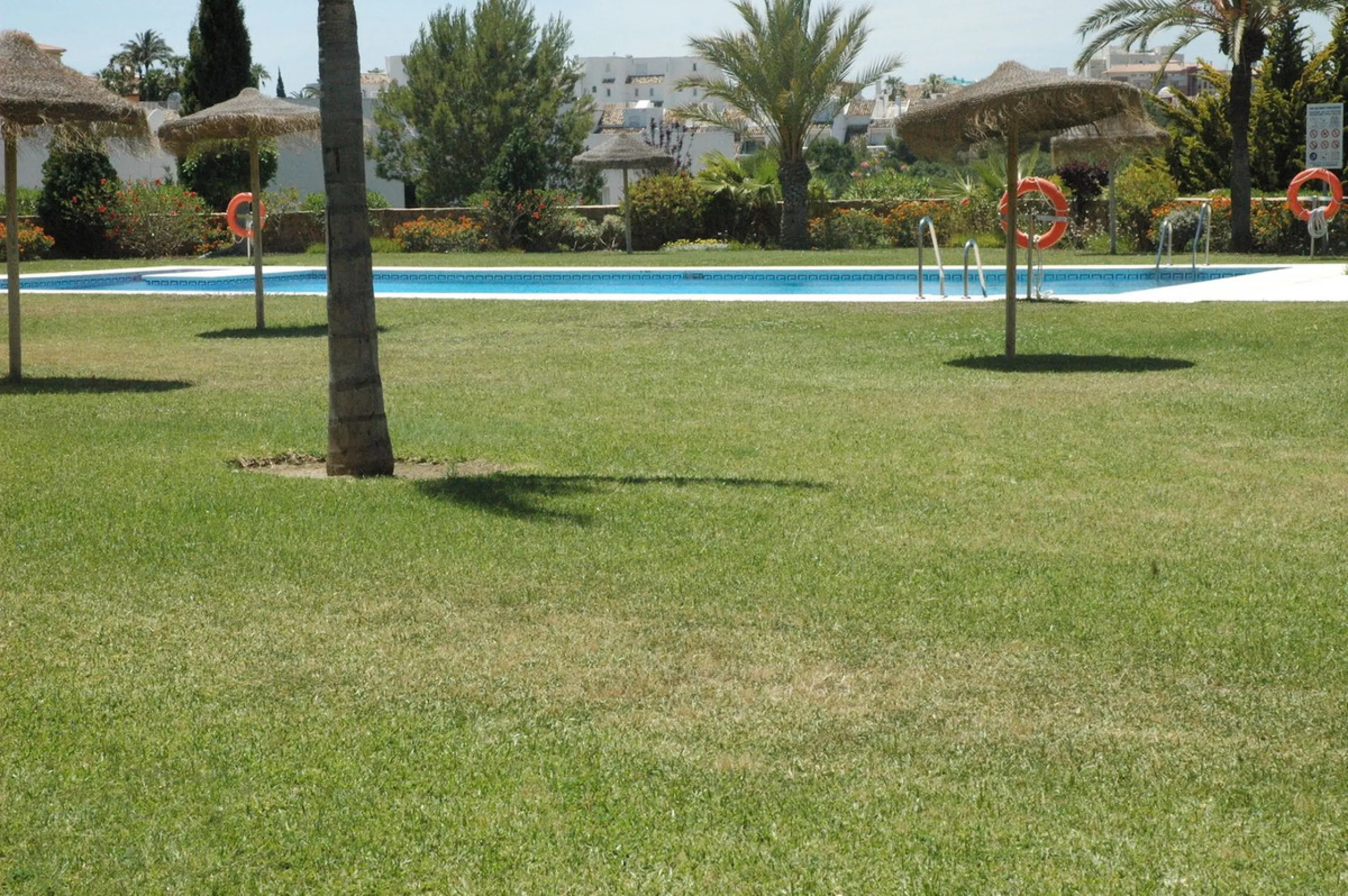 Роскошная 3-комнатная квартира на первом этаже в жилом комплексе Golf Resort Torrequebrada, Бенальмадена