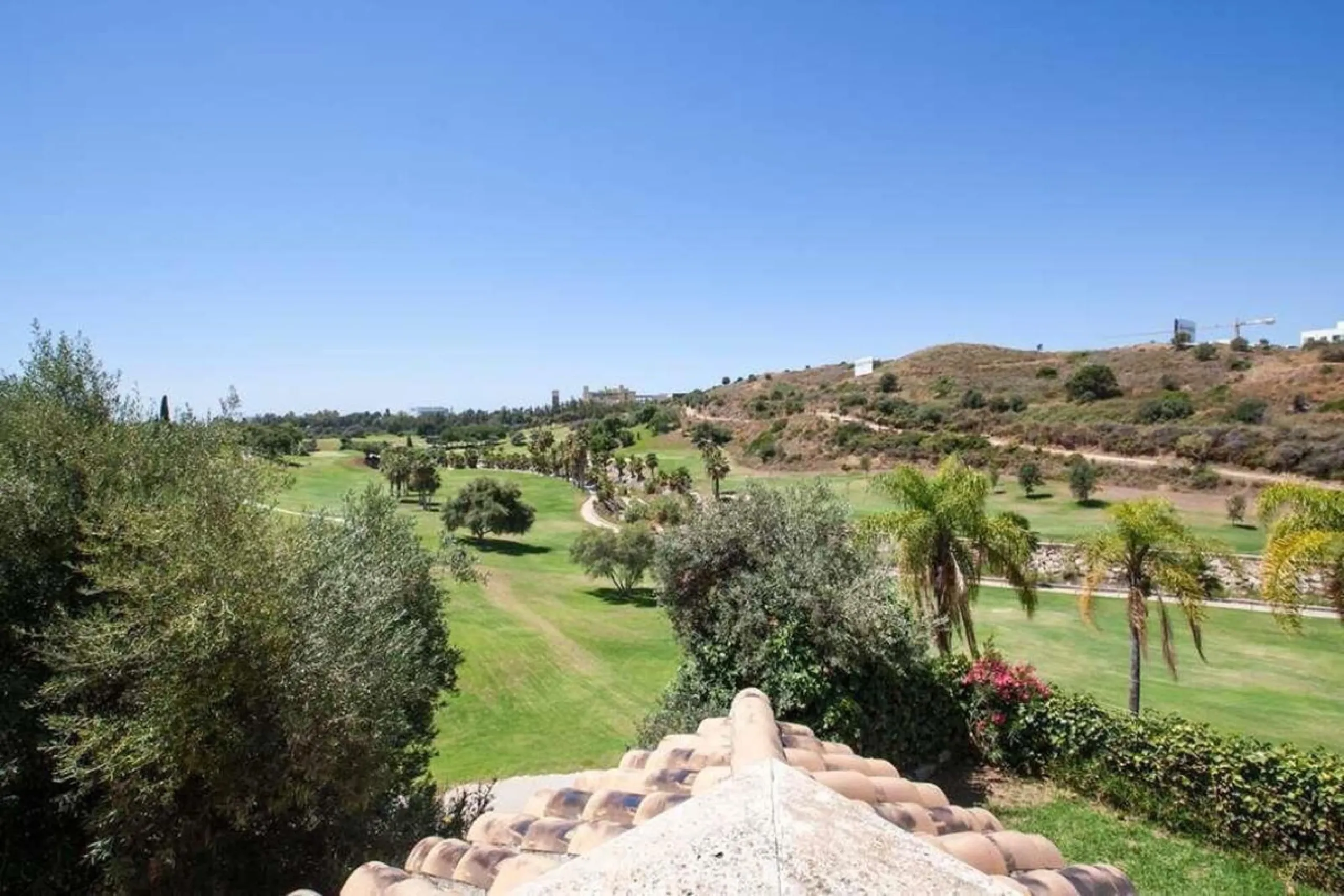 House - Semi-Detached House в продаже в Marbella, Málaga. В доме 3 спален и 4 ванных комнат. Площадь дома 180 м². Площадь участка 100 м²