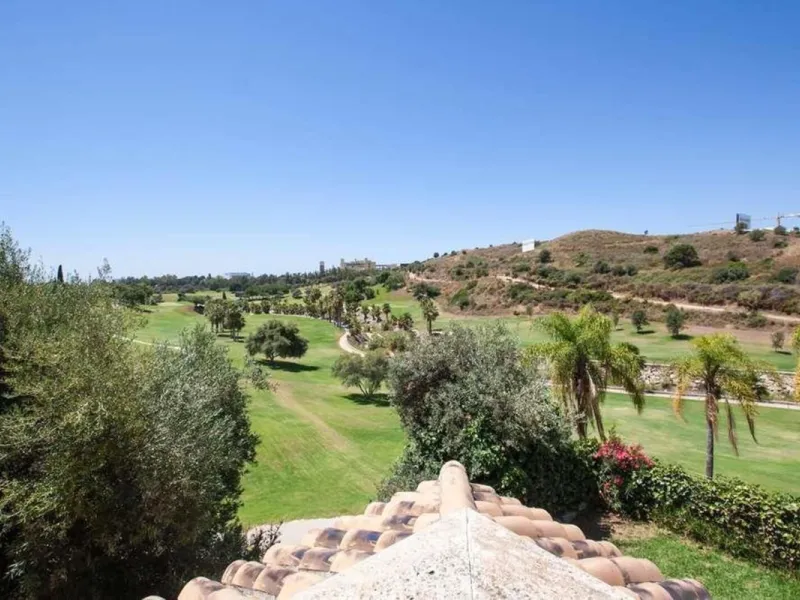 House - Semi-Detached House в продаже в Marbella, Málaga. В доме 3 спален и 4 ванных комнат. Площадь дома 180 м². Площадь участка 100 м²