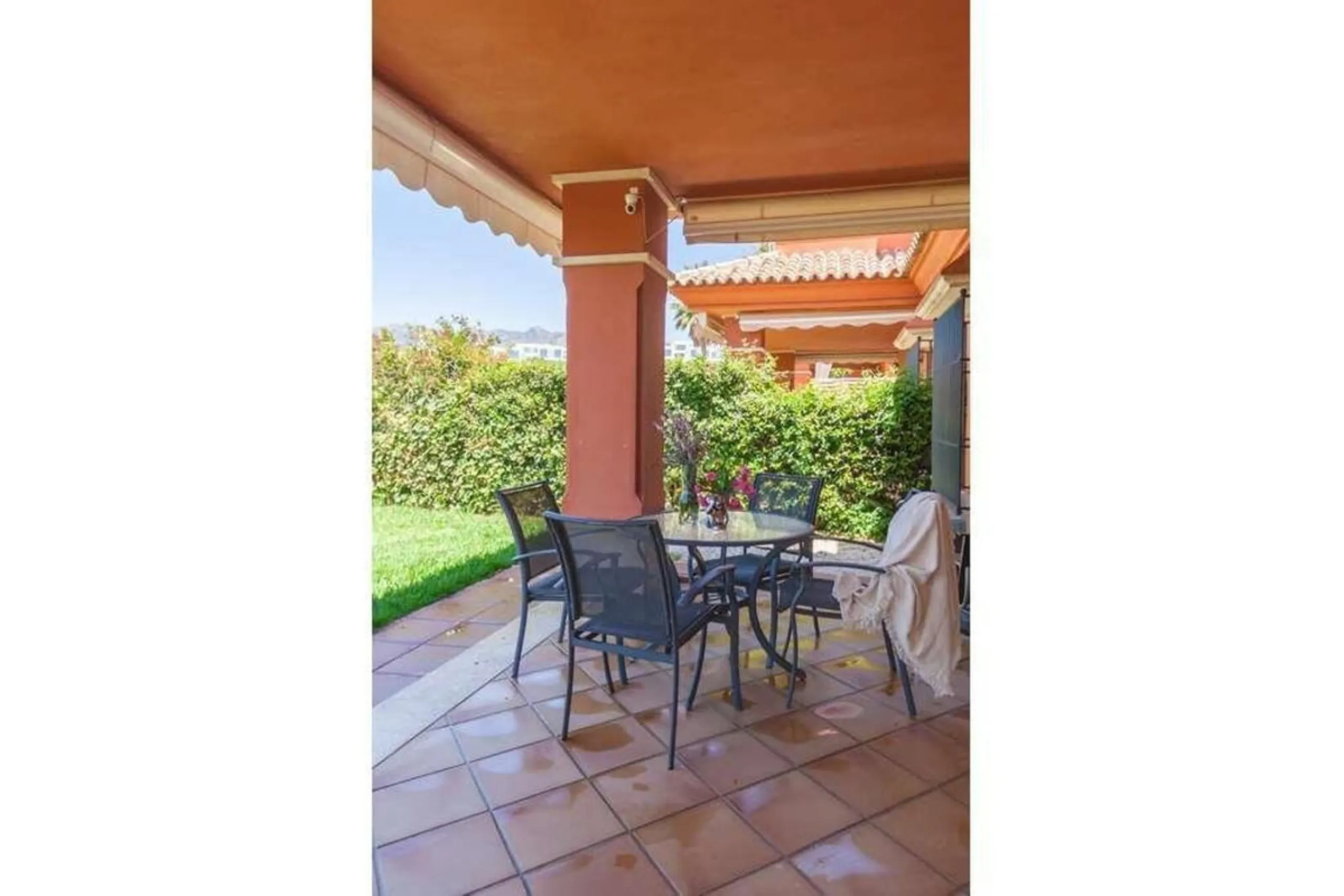 House - Semi-Detached House в продаже в Marbella, Málaga. В доме 3 спален и 4 ванных комнат. Площадь дома 180 м². Площадь участка 100 м²