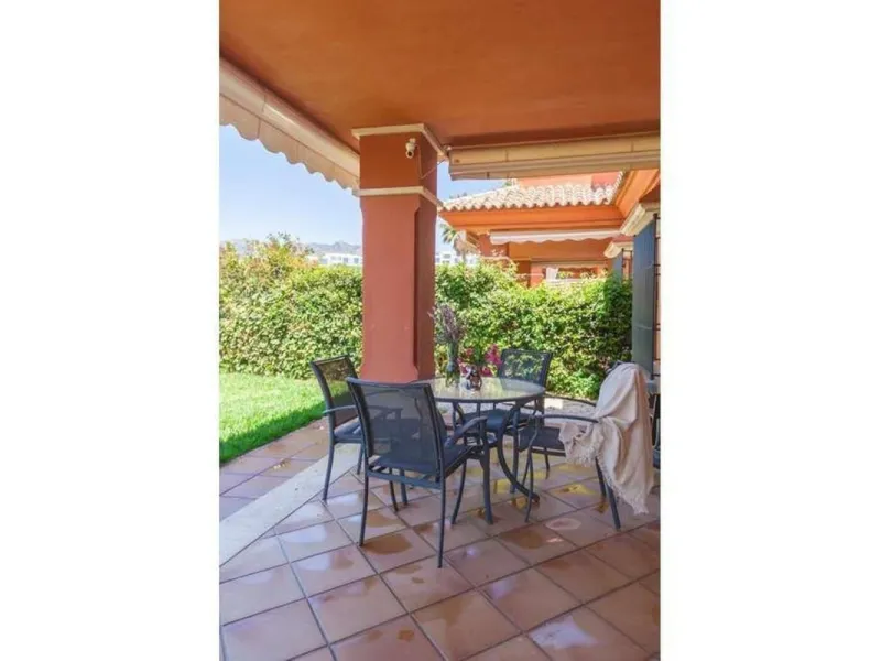House - Semi-Detached House в продаже в Marbella, Málaga. В доме 3 спален и 4 ванных комнат. Площадь дома 180 м². Площадь участка 100 м²