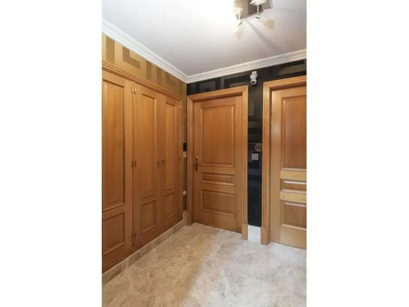 House - Semi-Detached House в продаже в Marbella, Málaga. В доме 3 спален и 4 ванных комнат. Площадь дома 180 м². Площадь участка 100 м²