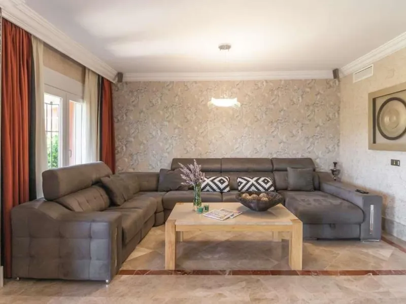 House - Semi-Detached House в продаже в Marbella, Málaga. В доме 3 спален и 4 ванных комнат. Площадь дома 180 м². Площадь участка 100 м²
