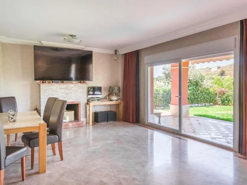 House - Semi-Detached House в продаже в Marbella, Málaga. В доме 3 спален и 4 ванных комнат. Площадь дома 180 м². Площадь участка 100 м²