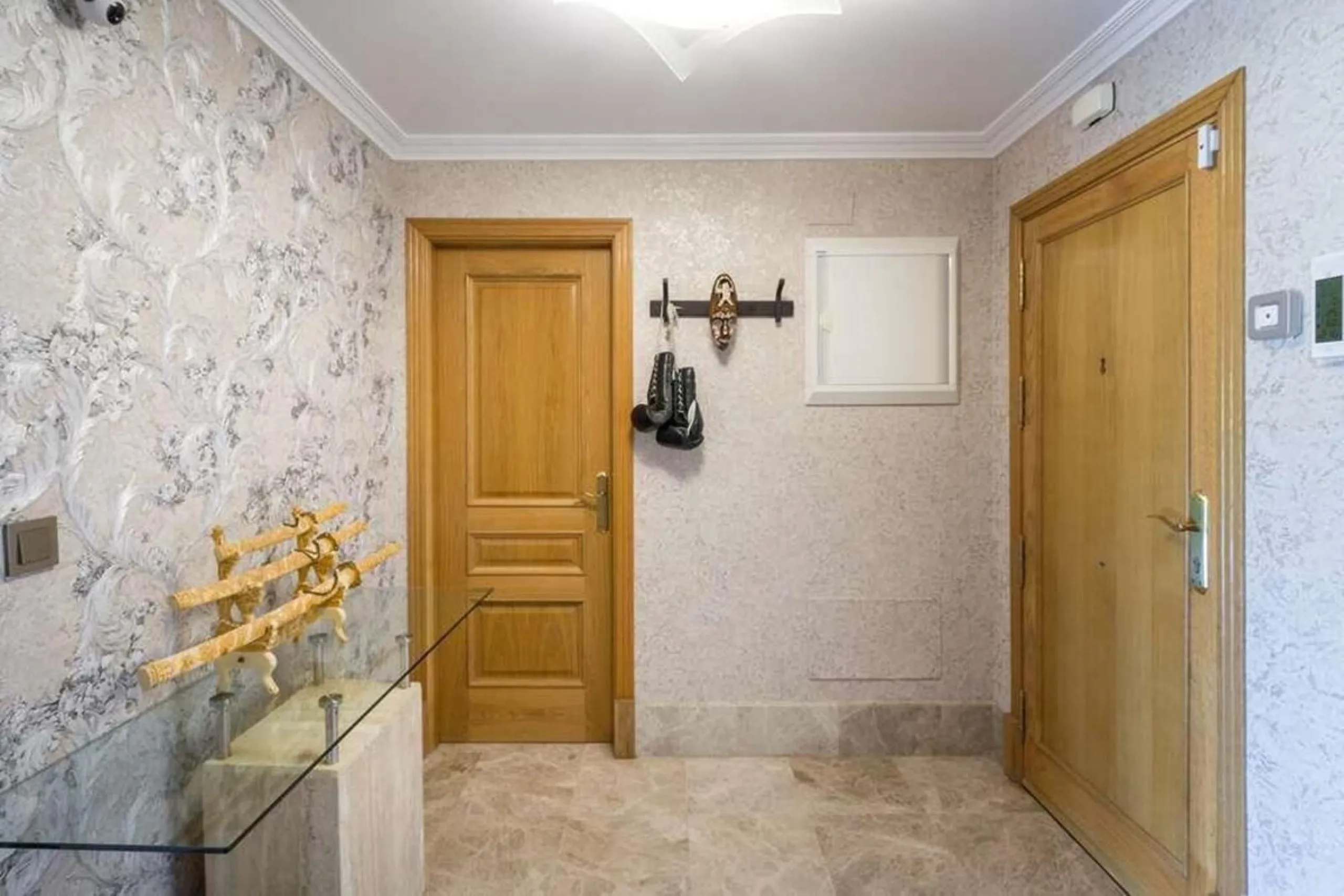 House - Semi-Detached House в продаже в Marbella, Málaga. В доме 3 спален и 4 ванных комнат. Площадь дома 180 м². Площадь участка 100 м²