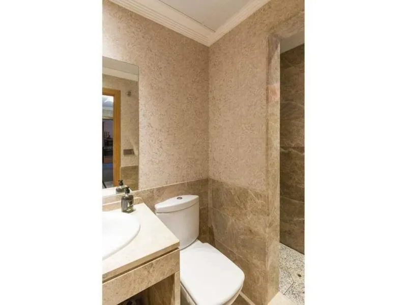 House - Semi-Detached House в продаже в Marbella, Málaga. В доме 3 спален и 4 ванных комнат. Площадь дома 180 м². Площадь участка 100 м²