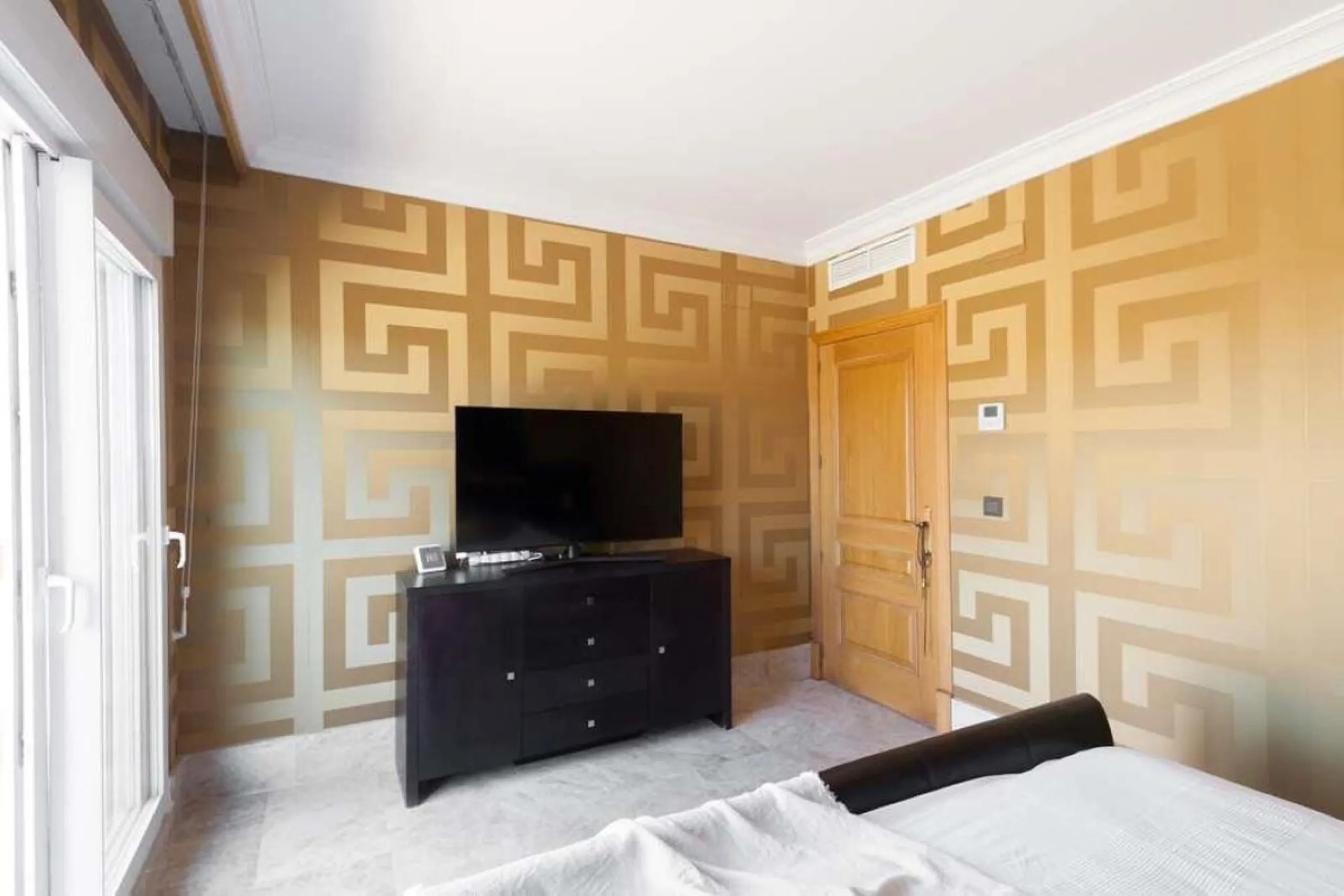 House - Semi-Detached House в продаже в Marbella, Málaga. В доме 3 спален и 4 ванных комнат. Площадь дома 180 м². Площадь участка 100 м²