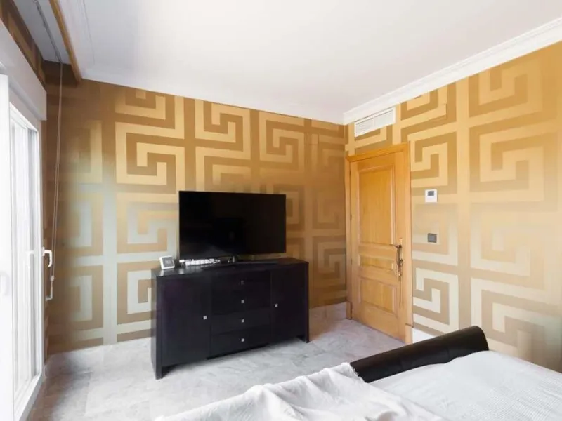 House - Semi-Detached House в продаже в Marbella, Málaga. В доме 3 спален и 4 ванных комнат. Площадь дома 180 м². Площадь участка 100 м²