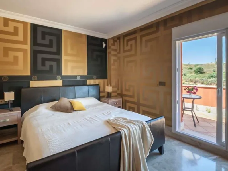 House - Semi-Detached House в продаже в Marbella, Málaga. В доме 3 спален и 4 ванных комнат. Площадь дома 180 м². Площадь участка 100 м²