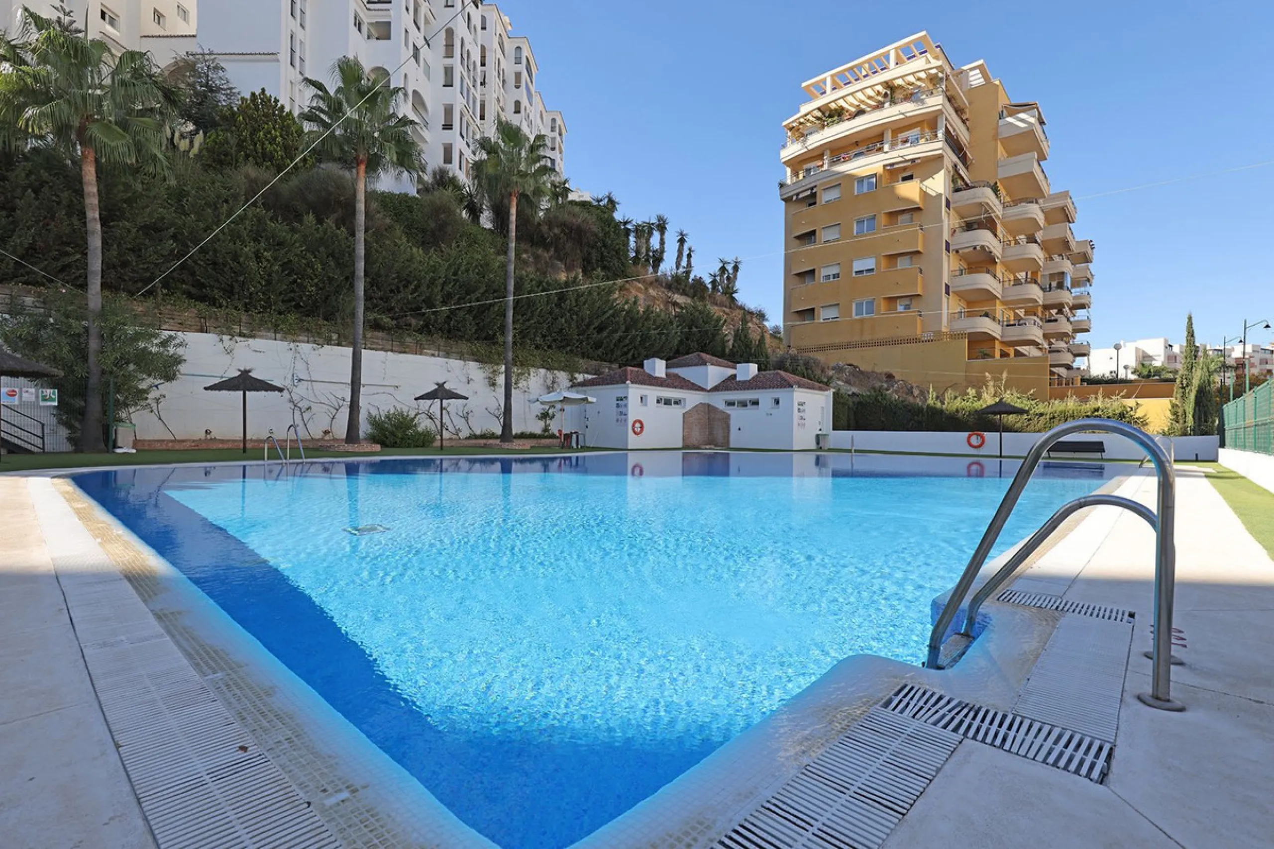 This exquisite three-bedroom apartment offers a harmonious blend of comfort and sophistication, perfect for those seeking a refined lifestyle on the Costa del Sol. Designed to inspire, the property welcomes residents with a sense of warmth and elegance, m