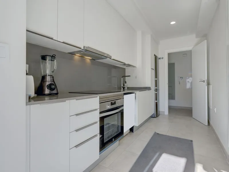 This exquisite three-bedroom apartment offers a harmonious blend of comfort and sophistication, perfect for those seeking a refined lifestyle on the Costa del Sol. Designed to inspire, the property welcomes residents with a sense of warmth and elegance, m