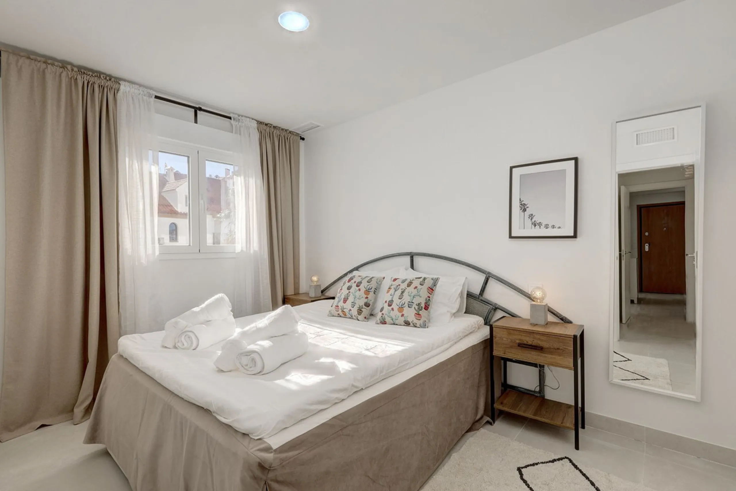 This exquisite three-bedroom apartment offers a harmonious blend of comfort and sophistication, perfect for those seeking a refined lifestyle on the Costa del Sol. Designed to inspire, the property welcomes residents with a sense of warmth and elegance, m