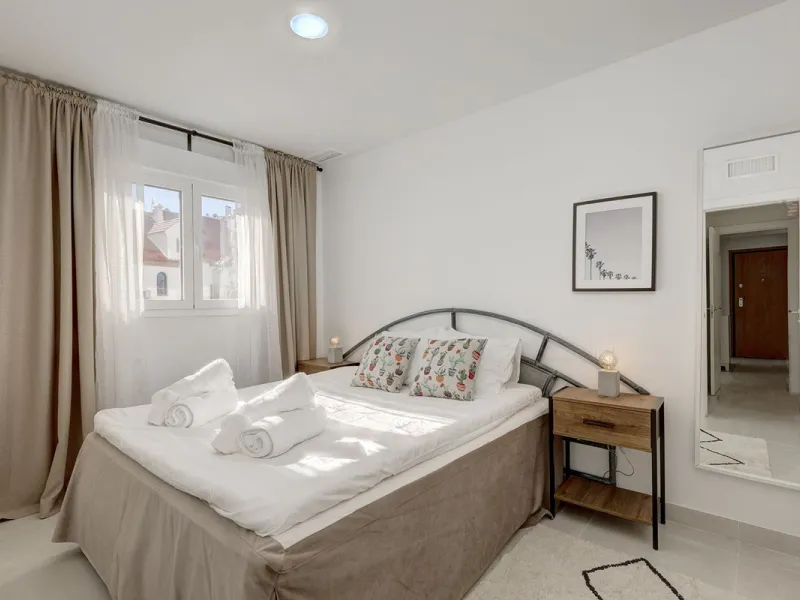 This exquisite three-bedroom apartment offers a harmonious blend of comfort and sophistication, perfect for those seeking a refined lifestyle on the Costa del Sol. Designed to inspire, the property welcomes residents with a sense of warmth and elegance, m