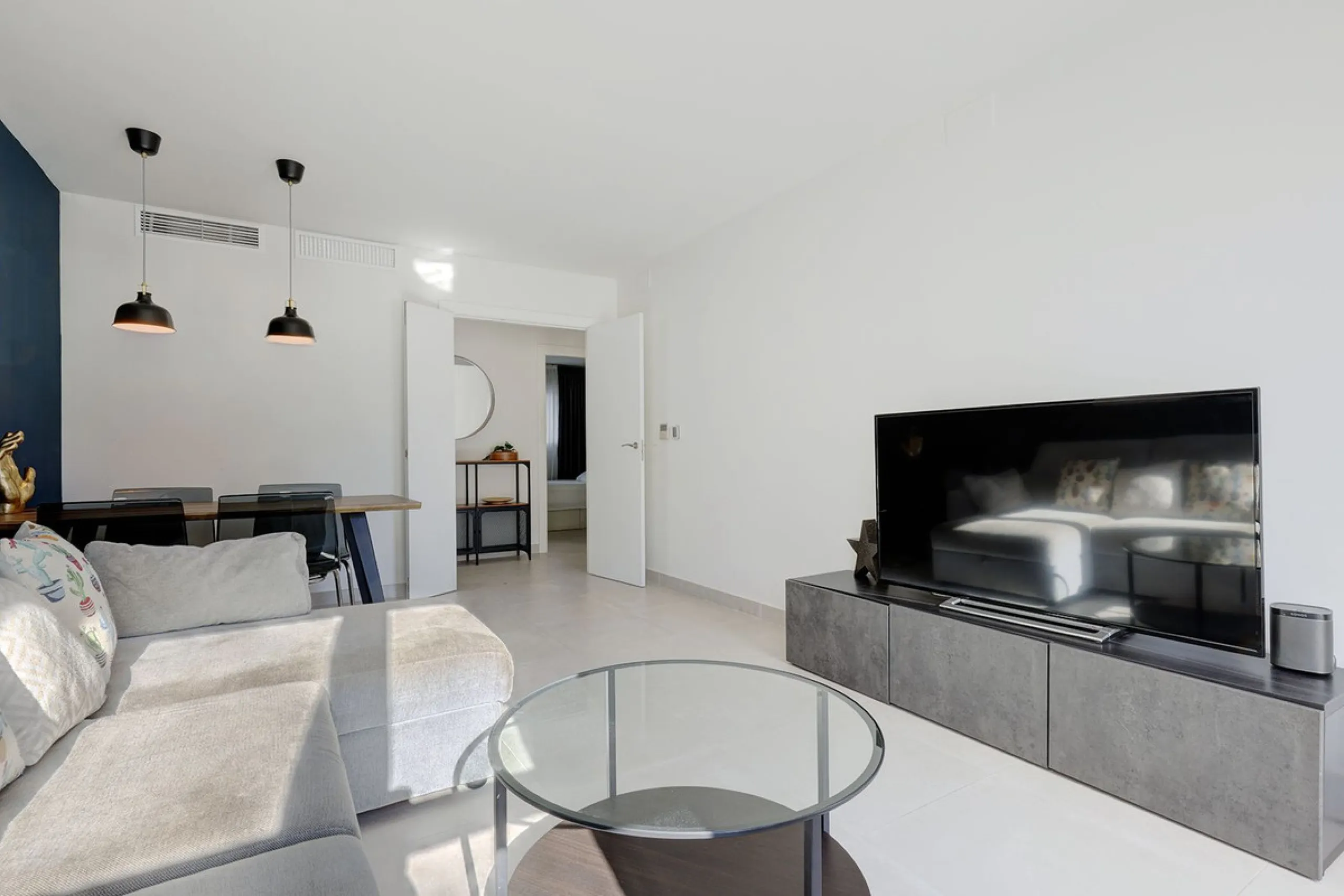 This exquisite three-bedroom apartment offers a harmonious blend of comfort and sophistication, perfect for those seeking a refined lifestyle on the Costa del Sol. Designed to inspire, the property welcomes residents with a sense of warmth and elegance, m