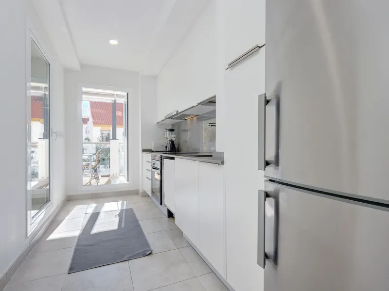 This exquisite three-bedroom apartment offers a harmonious blend of comfort and sophistication, perfect for those seeking a refined lifestyle on the Costa del Sol. Designed to inspire, the property welcomes residents with a sense of warmth and elegance, m