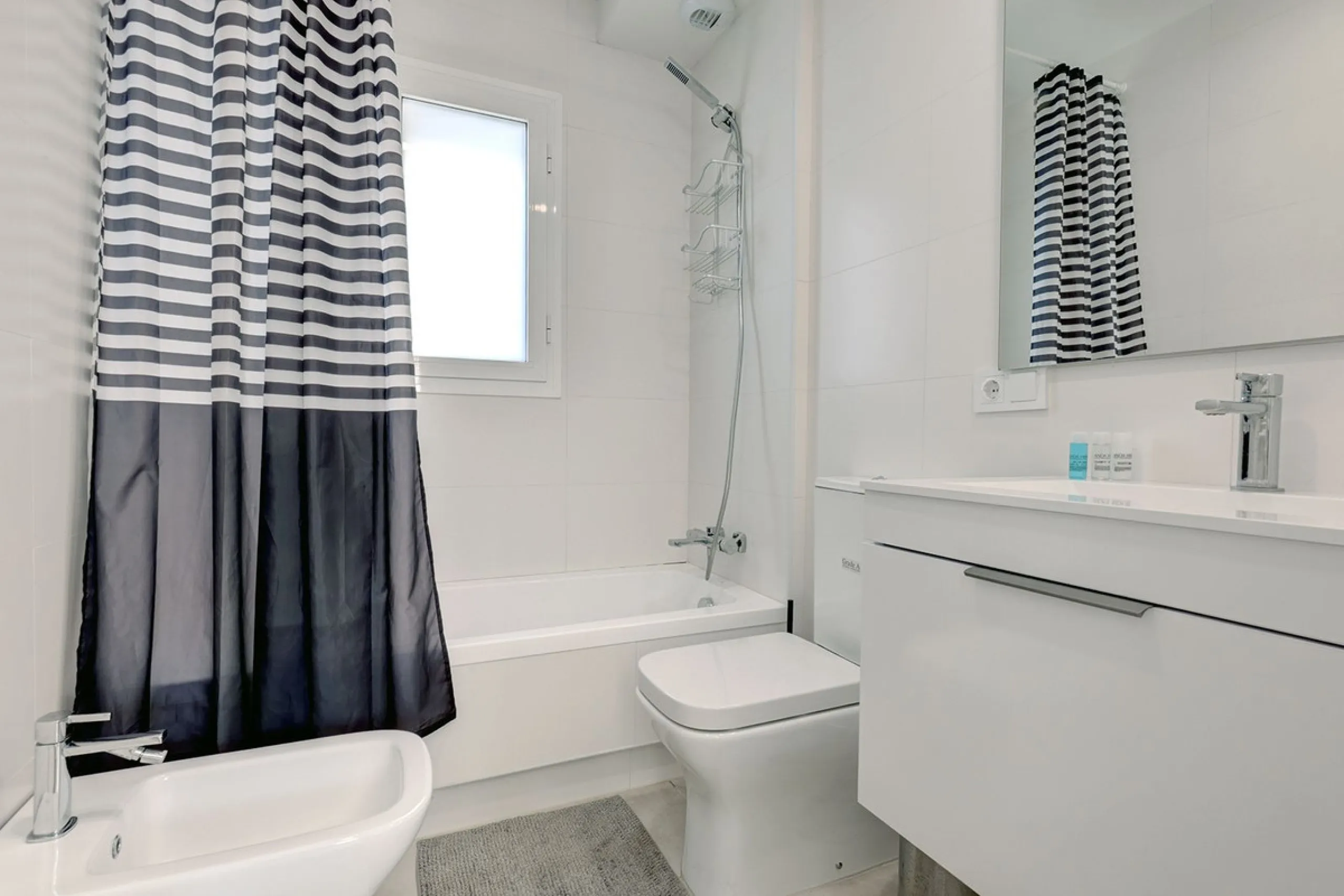 This exquisite three-bedroom apartment offers a harmonious blend of comfort and sophistication, perfect for those seeking a refined lifestyle on the Costa del Sol. Designed to inspire, the property welcomes residents with a sense of warmth and elegance, m
