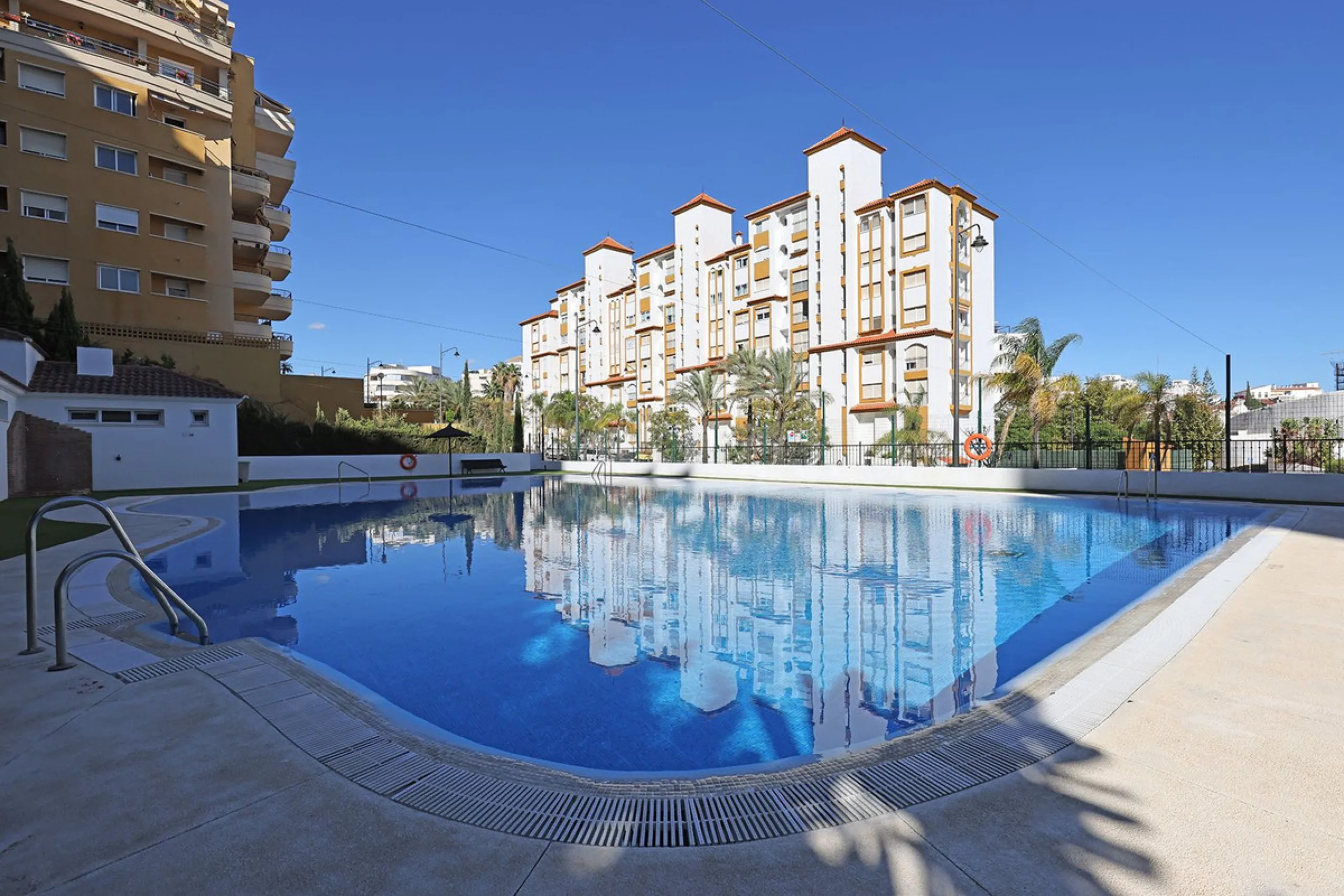 This exquisite three-bedroom apartment offers a harmonious blend of comfort and sophistication, perfect for those seeking a refined lifestyle on the Costa del Sol. Designed to inspire, the property welcomes residents with a sense of warmth and elegance, m