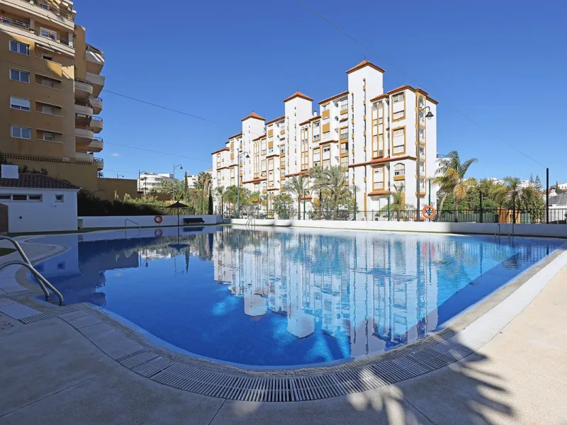 This exquisite three-bedroom apartment offers a harmonious blend of comfort and sophistication, perfect for those seeking a refined lifestyle on the Costa del Sol. Designed to inspire, the property welcomes residents with a sense of warmth and elegance, m