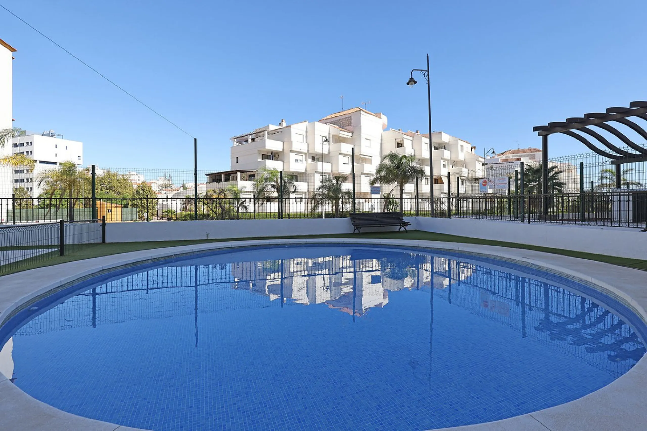 This exquisite three-bedroom apartment offers a harmonious blend of comfort and sophistication, perfect for those seeking a refined lifestyle on the Costa del Sol. Designed to inspire, the property welcomes residents with a sense of warmth and elegance, m