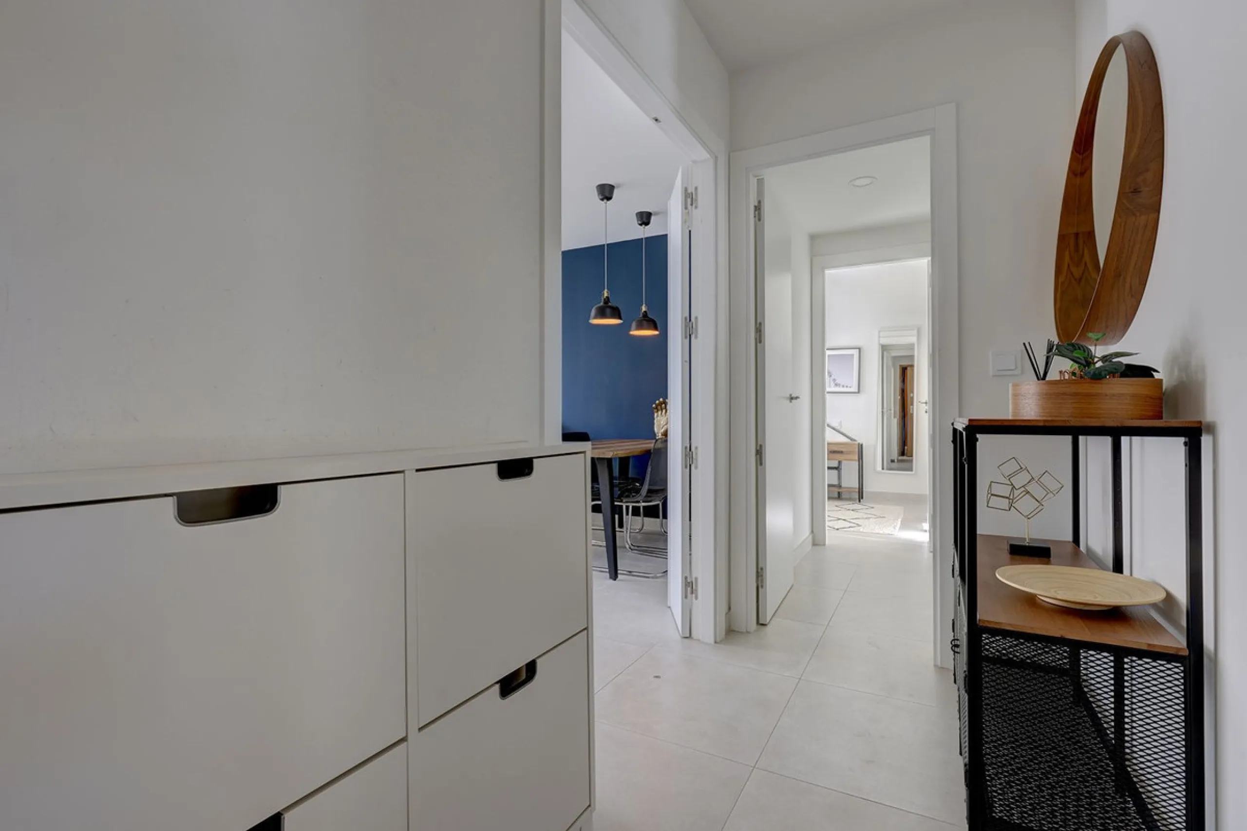 This exquisite three-bedroom apartment offers a harmonious blend of comfort and sophistication, perfect for those seeking a refined lifestyle on the Costa del Sol. Designed to inspire, the property welcomes residents with a sense of warmth and elegance, m