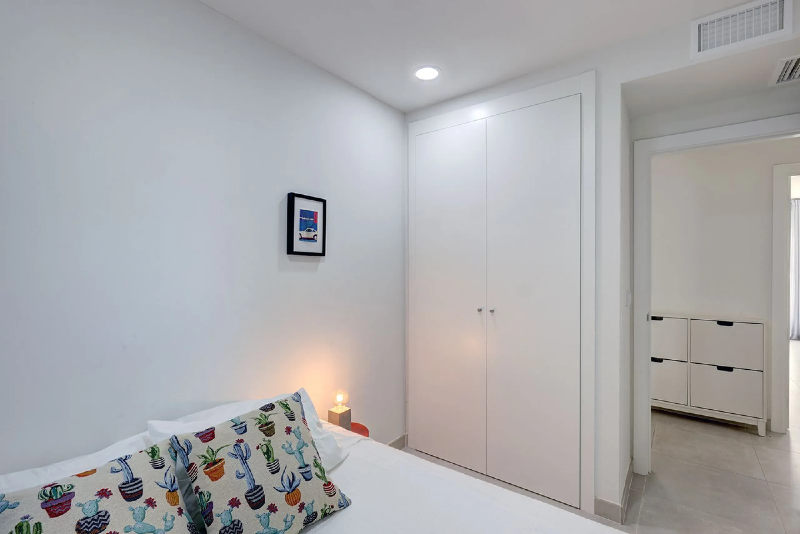 This exquisite three-bedroom apartment offers a harmonious blend of comfort and sophistication, perfect for those seeking a refined lifestyle on the Costa del Sol. Designed to inspire, the property welcomes residents with a sense of warmth and elegance, m