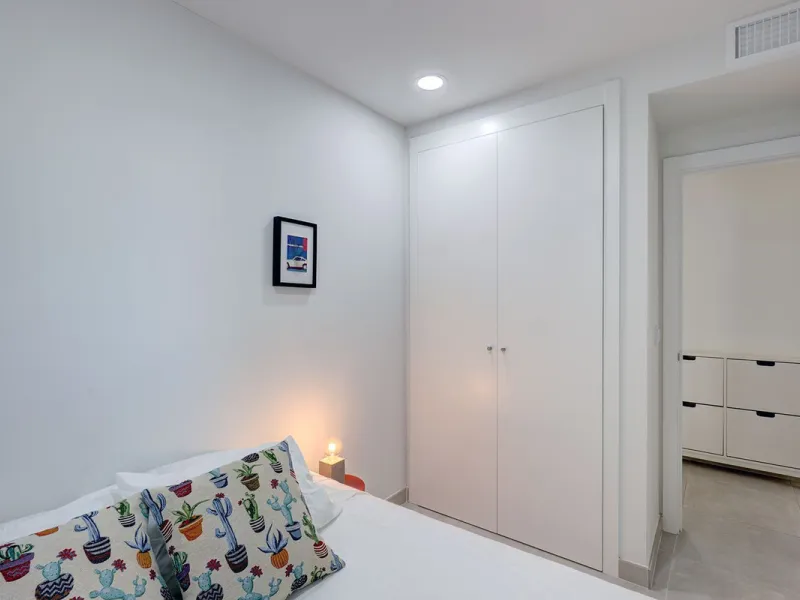 This exquisite three-bedroom apartment offers a harmonious blend of comfort and sophistication, perfect for those seeking a refined lifestyle on the Costa del Sol. Designed to inspire, the property welcomes residents with a sense of warmth and elegance, m