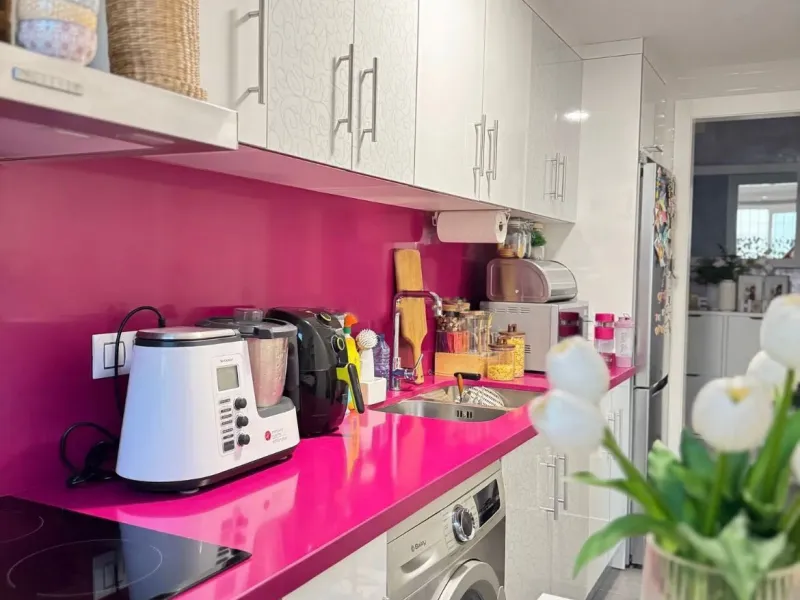 Experience Mediterranean living at its best in this beautiful fully renovated 2-bedroom, 1-bathroom apartment, ideally situated between Fuengirola and Marbella. Flooded with natural light, the home features a spacious glazed terrace with panoramic, unobst
