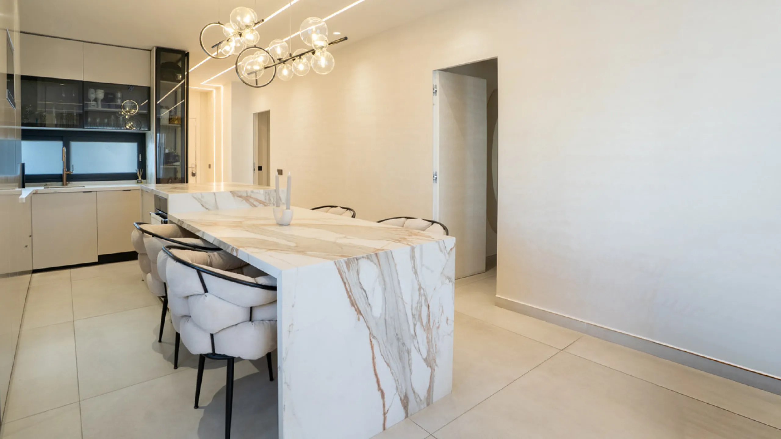 Apartment - Penthouse в продаже в Mijas, Málaga. В доме 2 спален и 3 ванных комнат. Площадь дома 221 м²