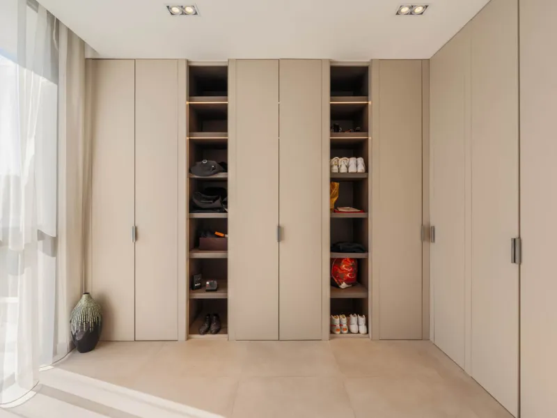Designed by a distinguished architect, this villa is spread over two levels with an impressive built area. It features five luxurious bedrooms, each with its ensuite bathroom, an additional guest toilet, and a guest apartment that matches the main villa's