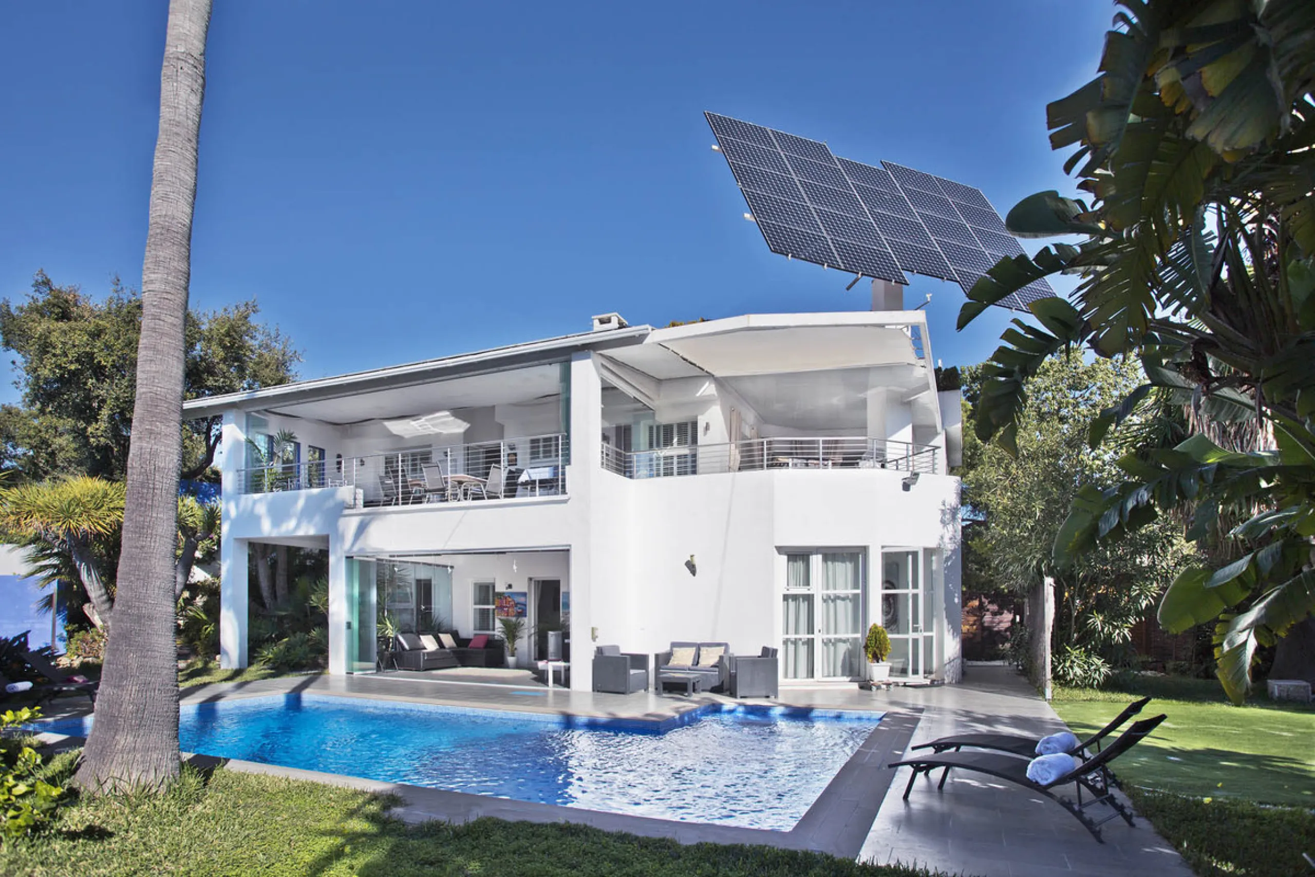 House - Detached Villa в продаже в Marbella, Málaga. В доме 8 спален и 9 ванных комнат. Площадь дома 376 м². Площадь участка 951 м²