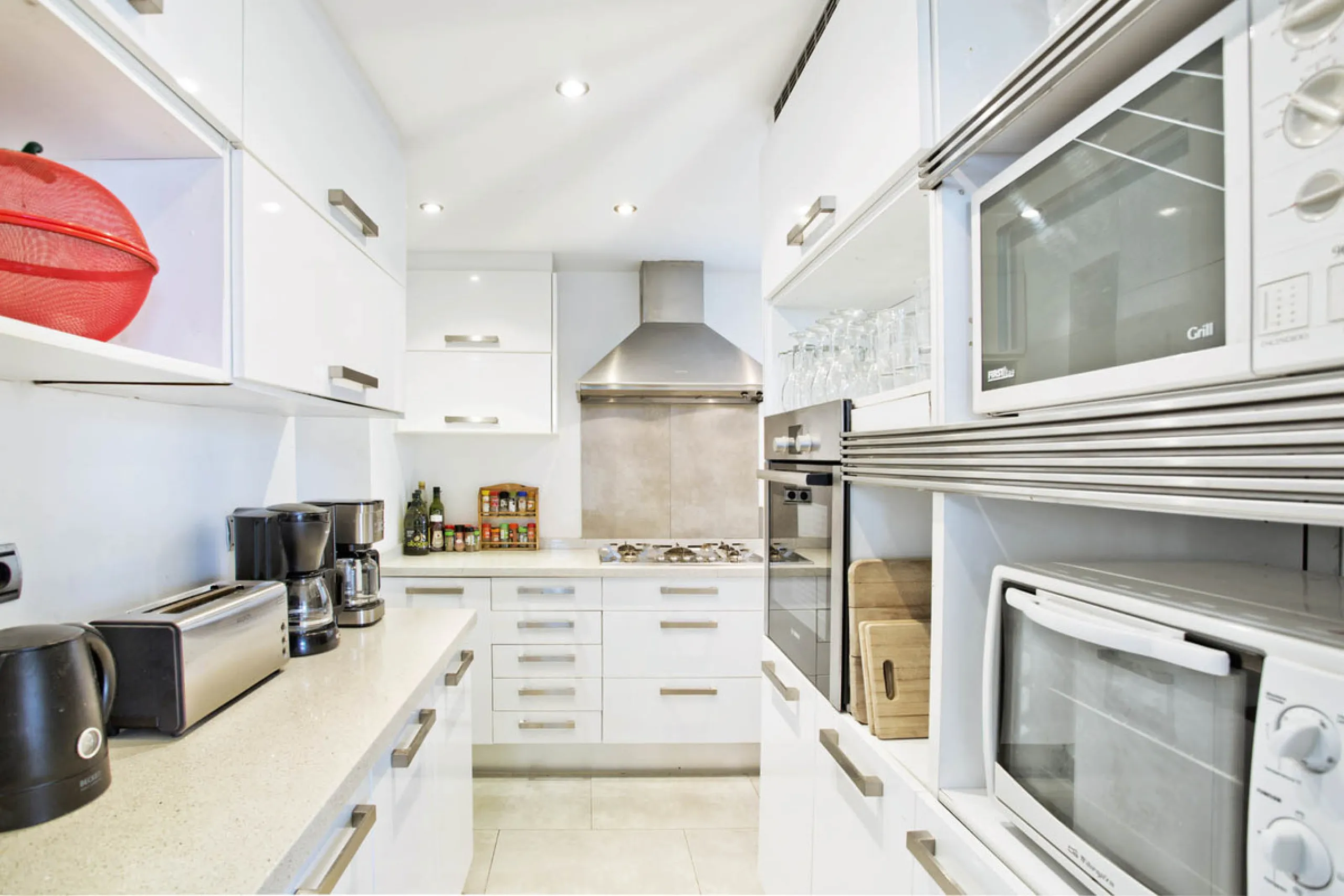House - Detached Villa в продаже в Marbella, Málaga. В доме 8 спален и 9 ванных комнат. Площадь дома 376 м². Площадь участка 951 м²