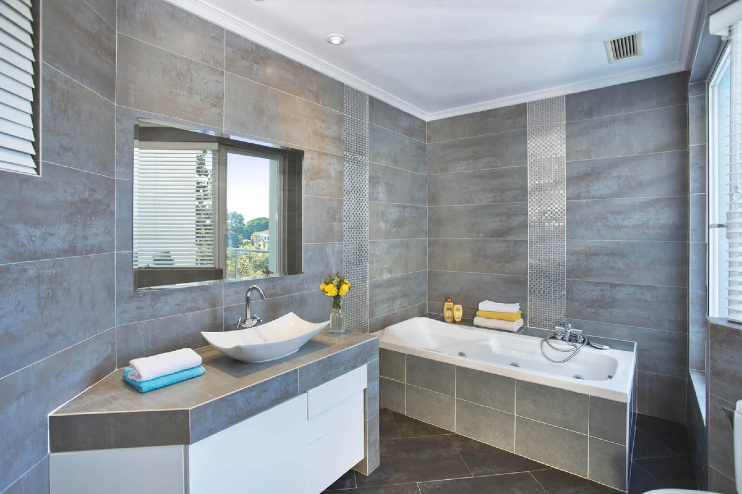 House - Detached Villa в продаже в Marbella, Málaga. В доме 8 спален и 9 ванных комнат. Площадь дома 376 м². Площадь участка 951 м²