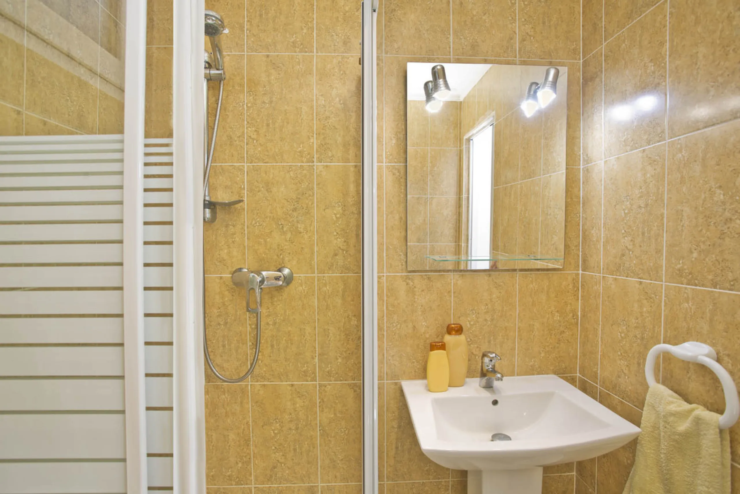 House - Detached Villa в продаже в Marbella, Málaga. В доме 8 спален и 9 ванных комнат. Площадь дома 376 м². Площадь участка 951 м²