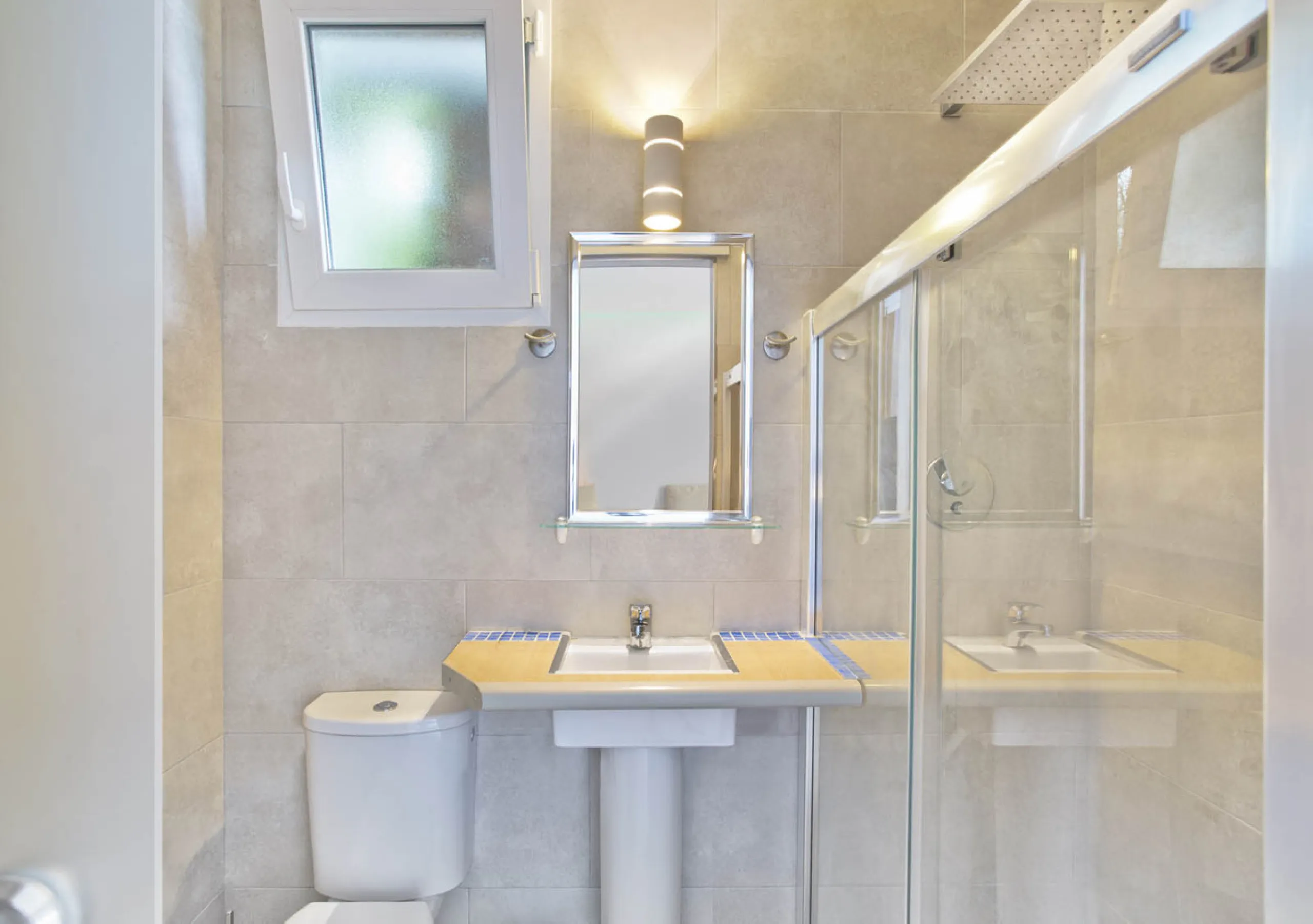 House - Detached Villa в продаже в Marbella, Málaga. В доме 8 спален и 9 ванных комнат. Площадь дома 376 м². Площадь участка 951 м²