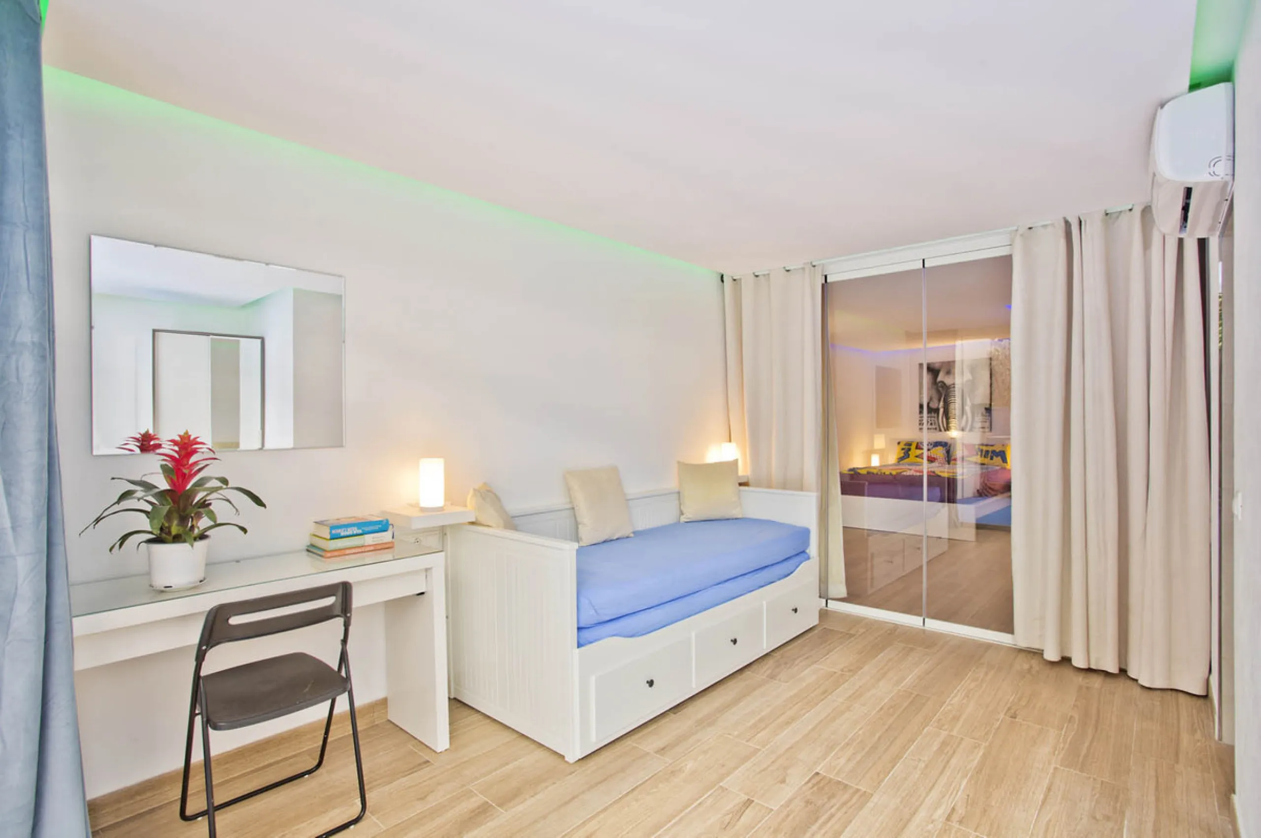 House - Detached Villa в продаже в Marbella, Málaga. В доме 8 спален и 9 ванных комнат. Площадь дома 376 м². Площадь участка 951 м²