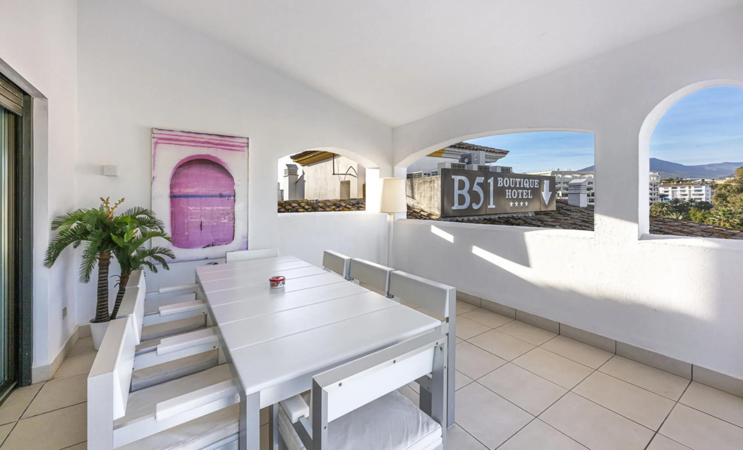 Penthouse for sale in Puerto Banús with 3 bedrooms, 3 bathrooms, 2 en suite bathrooms and with orientation east, with private garage (1 parking spaces). Regarding property dimensions, it has 165 m² built and 33 m² terrace. Has the following facilities sea