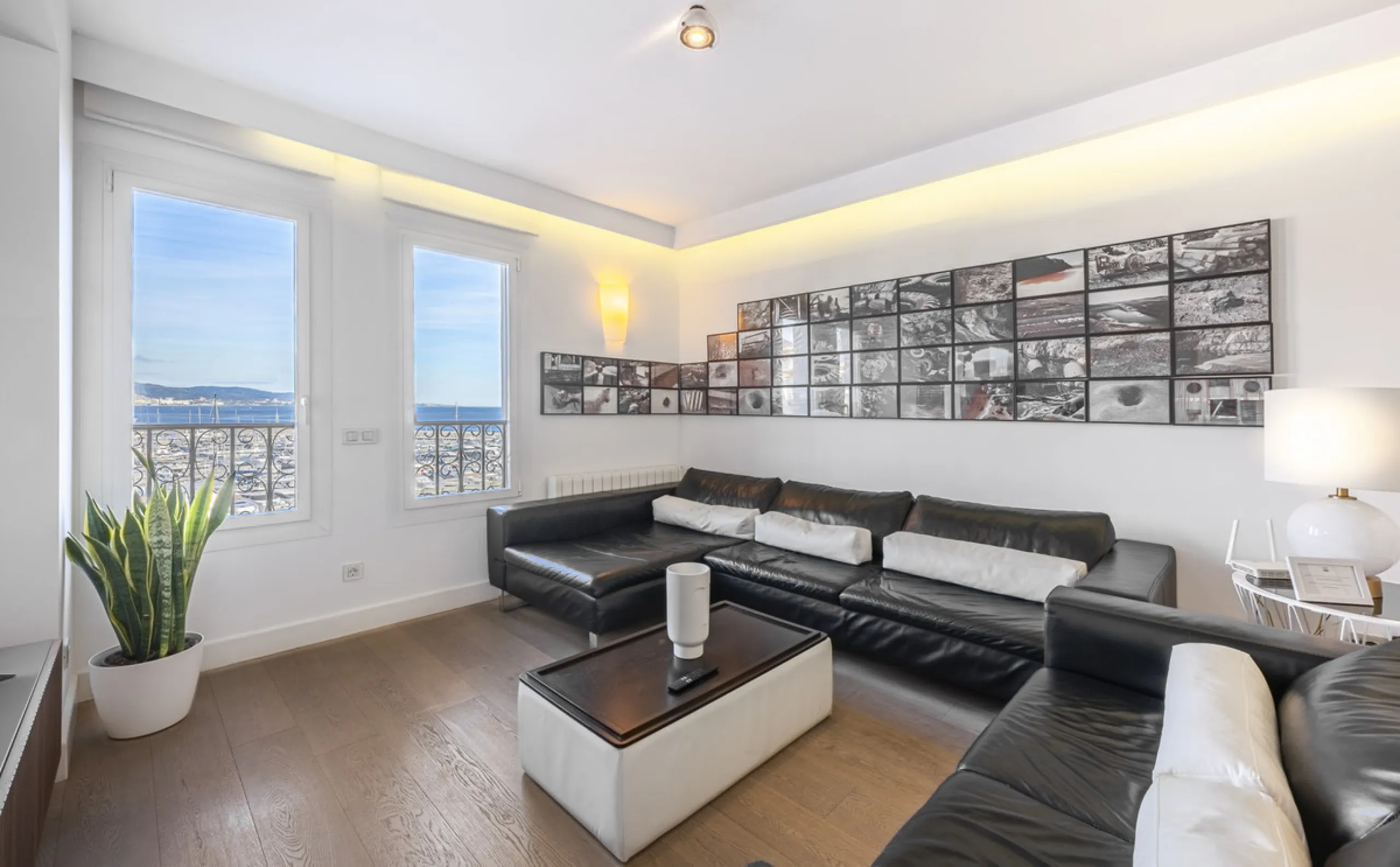 Penthouse for sale in Puerto Banús with 3 bedrooms, 3 bathrooms, 2 en suite bathrooms and with orientation east, with private garage (1 parking spaces). Regarding property dimensions, it has 165 m² built and 33 m² terrace. Has the following facilities sea