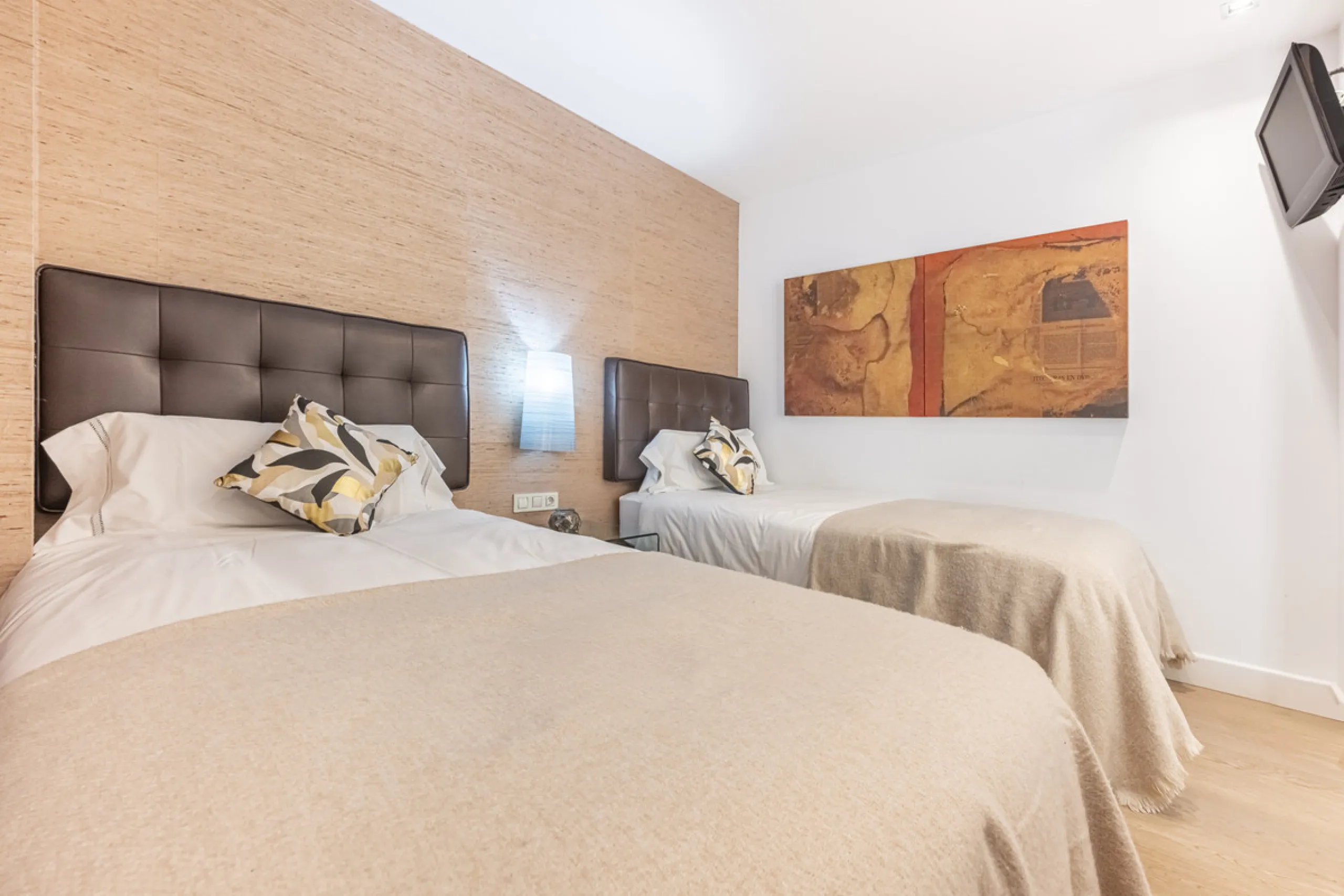 Penthouse for sale in Puerto Banús with 3 bedrooms, 3 bathrooms, 2 en suite bathrooms and with orientation east, with private garage (1 parking spaces). Regarding property dimensions, it has 165 m² built and 33 m² terrace. Has the following facilities sea