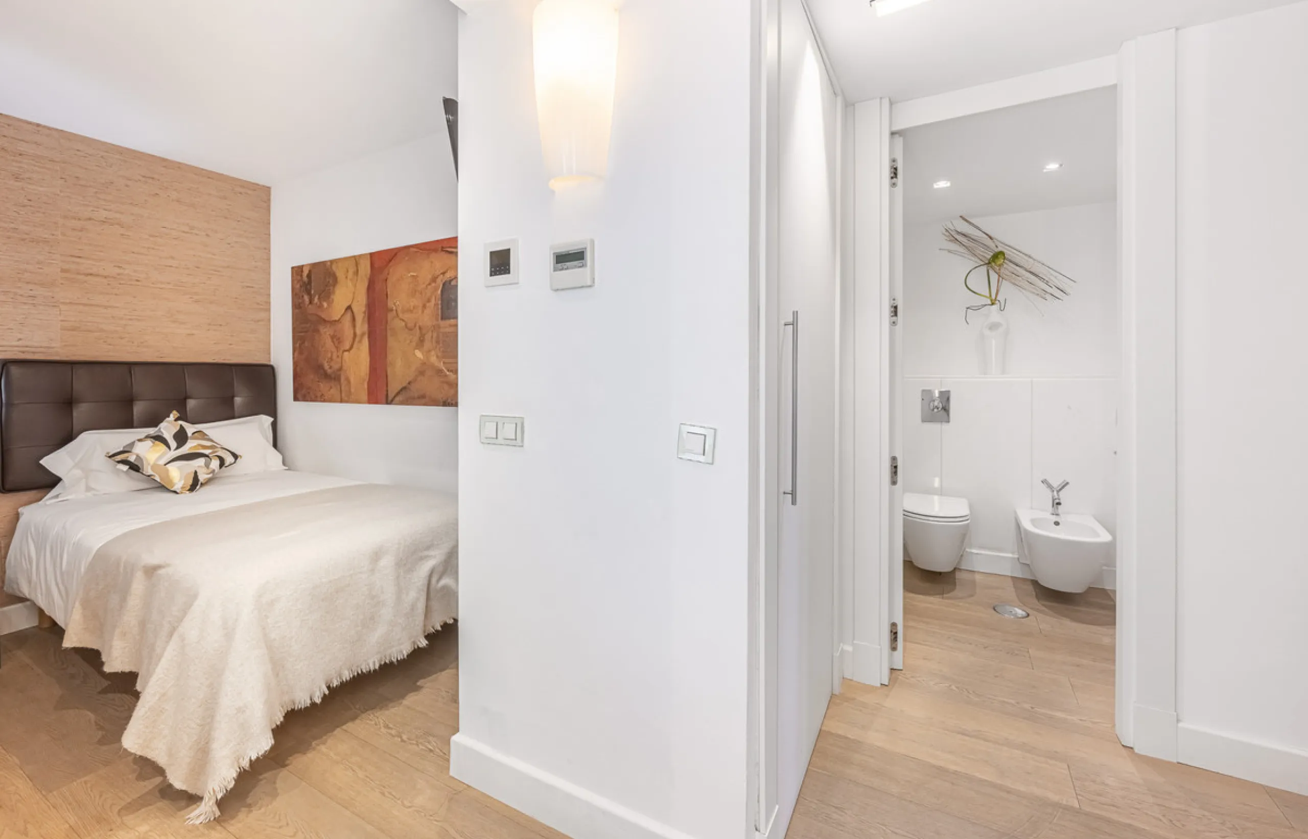 Penthouse for sale in Puerto Banús with 3 bedrooms, 3 bathrooms, 2 en suite bathrooms and with orientation east, with private garage (1 parking spaces). Regarding property dimensions, it has 165 m² built and 33 m² terrace. Has the following facilities sea