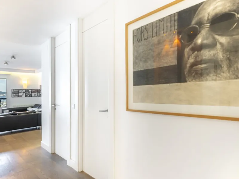 Penthouse for sale in Puerto Banús with 3 bedrooms, 3 bathrooms, 2 en suite bathrooms and with orientation east, with private garage (1 parking spaces). Regarding property dimensions, it has 165 m² built and 33 m² terrace. Has the following facilities sea