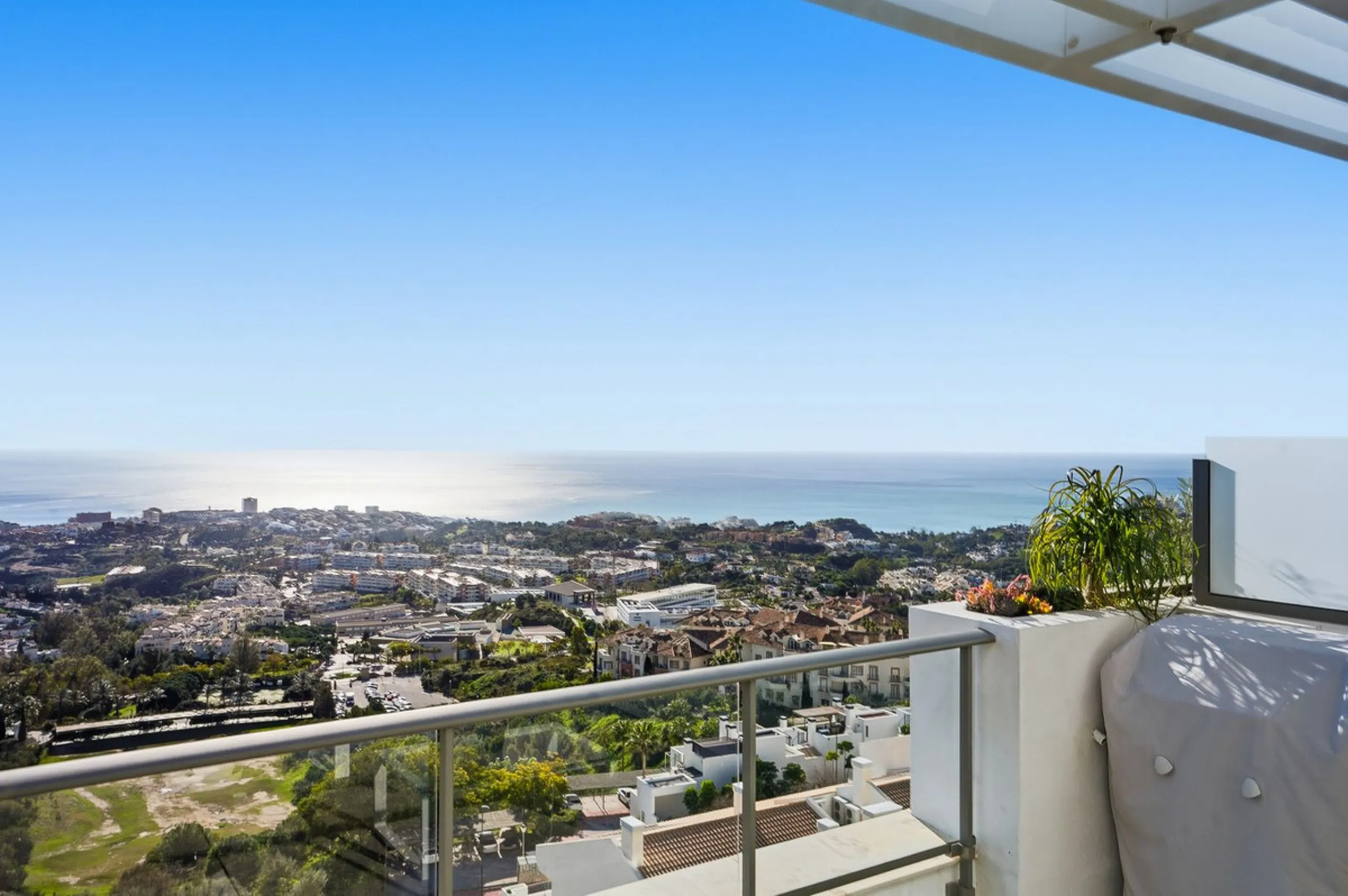 We are delighted to present for sale this stunning 3-bedroom, 2-bathroom duplex penthouse boasting spectacular panoramic views of the Mediterranean Sea.